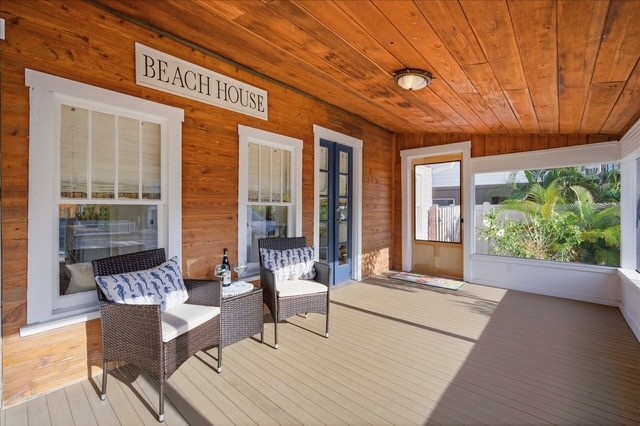 Screened in front porch