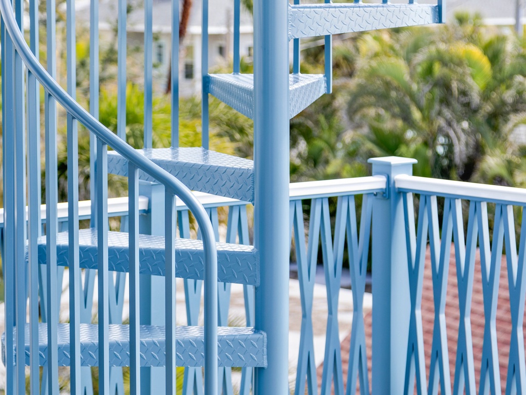 Elegant spiral staircase feature