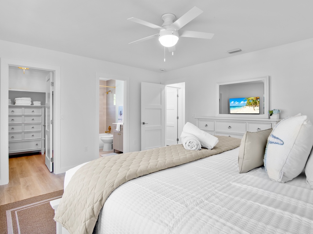 Primary Bedroom, King bed