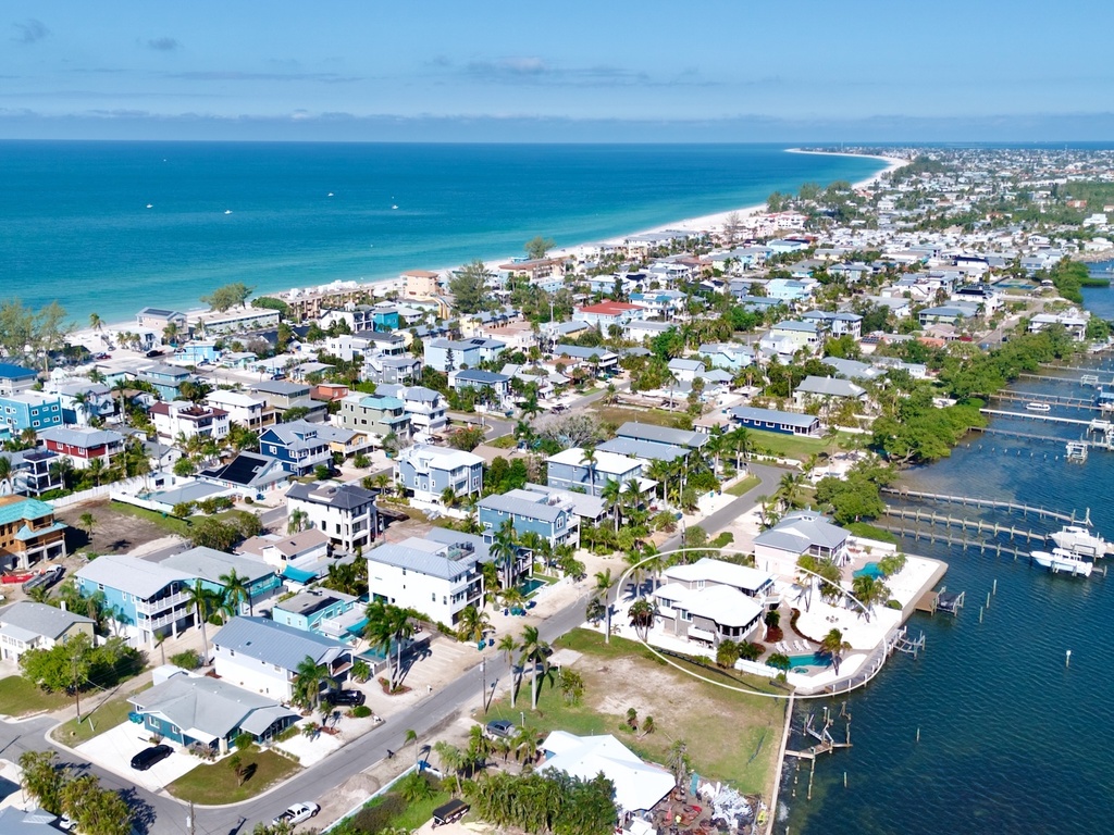 White Pelican House by Anna Maria Island Accommodations