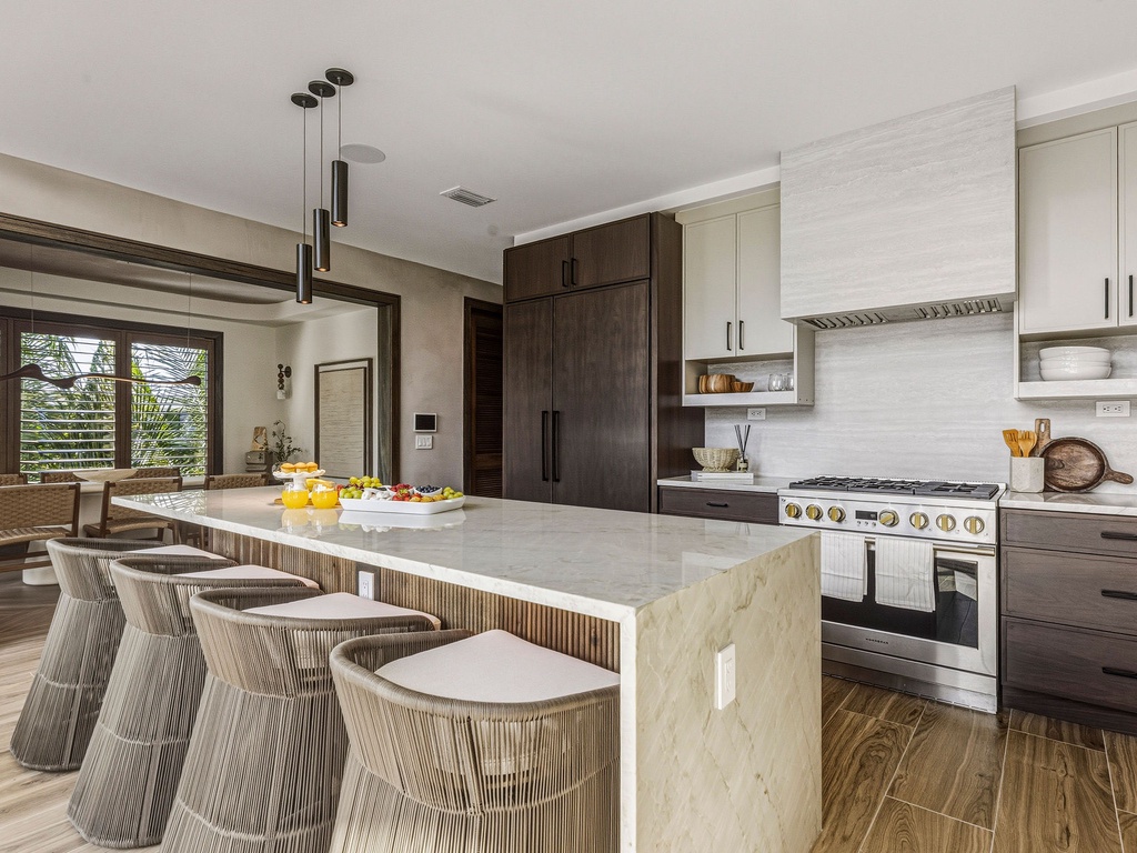 Fully equipped modern kitchen