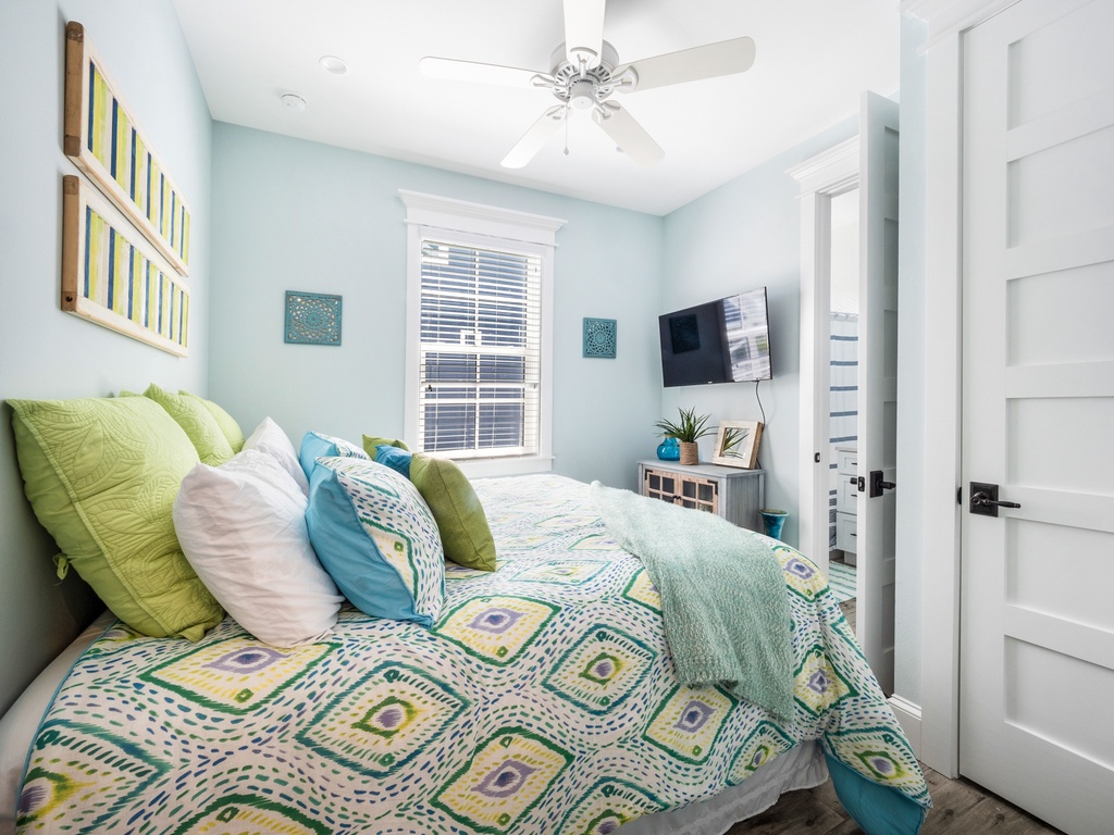 Fourth Bedroom (3rd Floor), King bed