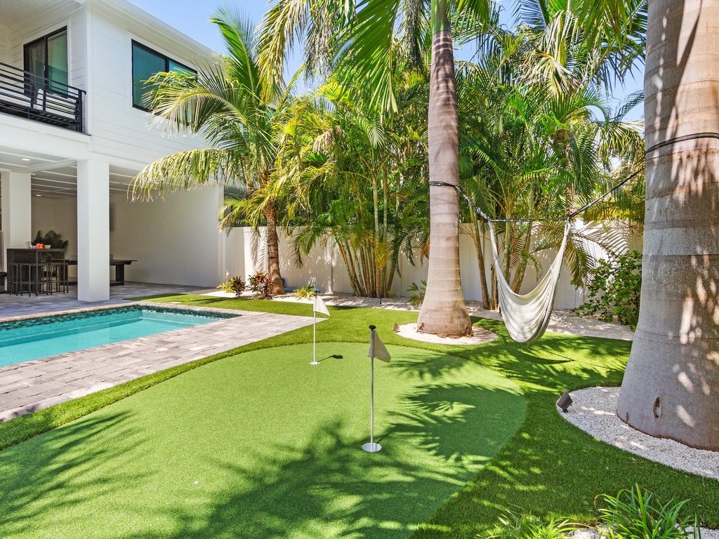 Putting Green, Hammock