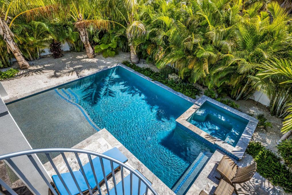 SeaLuxe by Anna Maria Island Accommodations