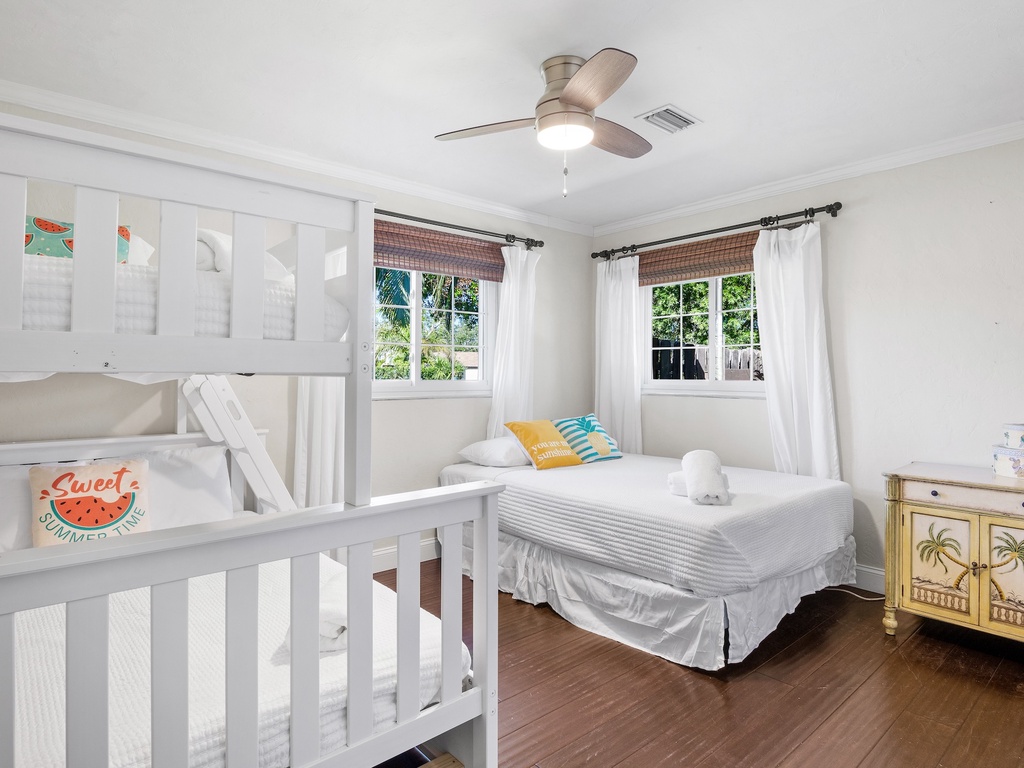 Third Bedroom, Queen and Twin/Full Bunk