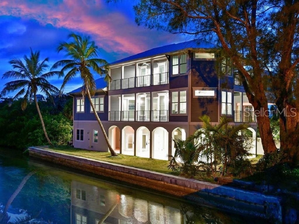 Home located on the canal