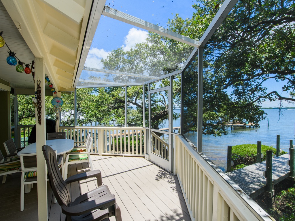 Balcony - Outdoor Dining - Bay Views