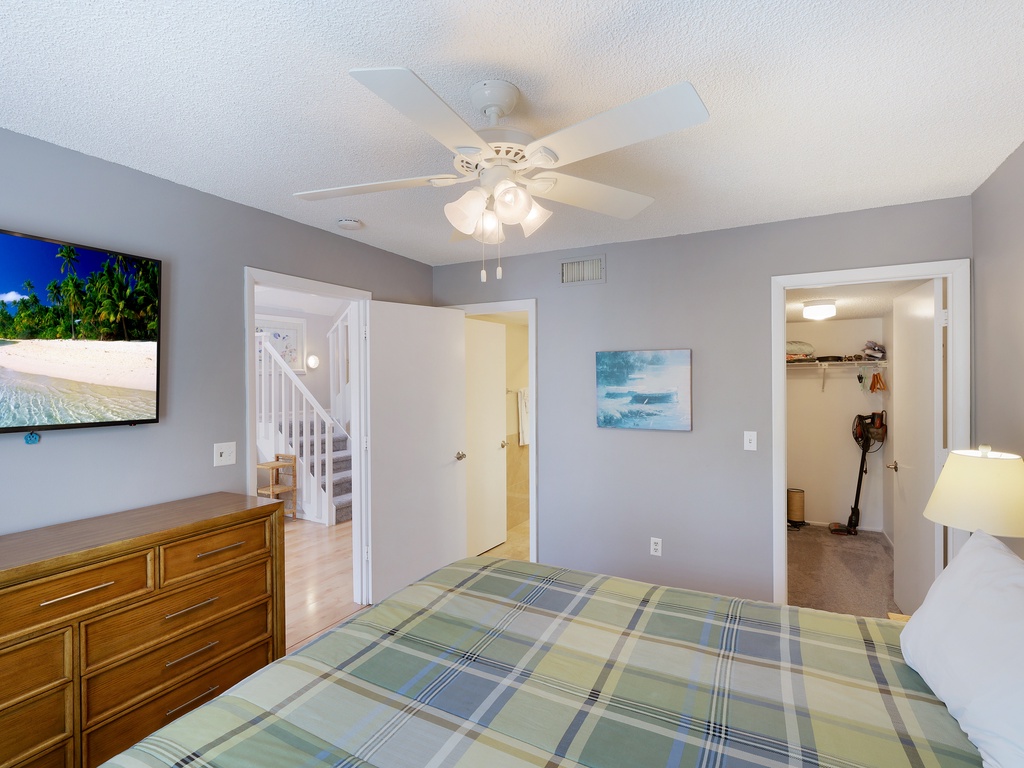 Queen-Bed Guest Room