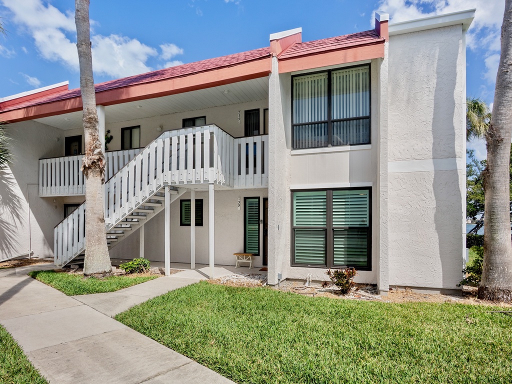 Beach and Bay Getaway by Anna Maria Vacations