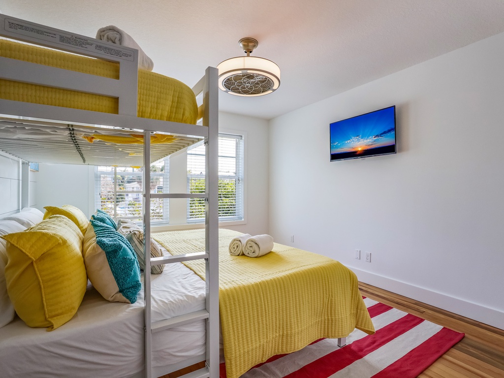 Third Bedroom - Twin/King Bunk