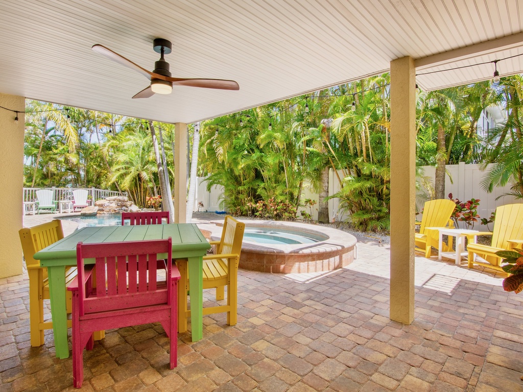 Private Pool with Spa and Outdoor Dining Area