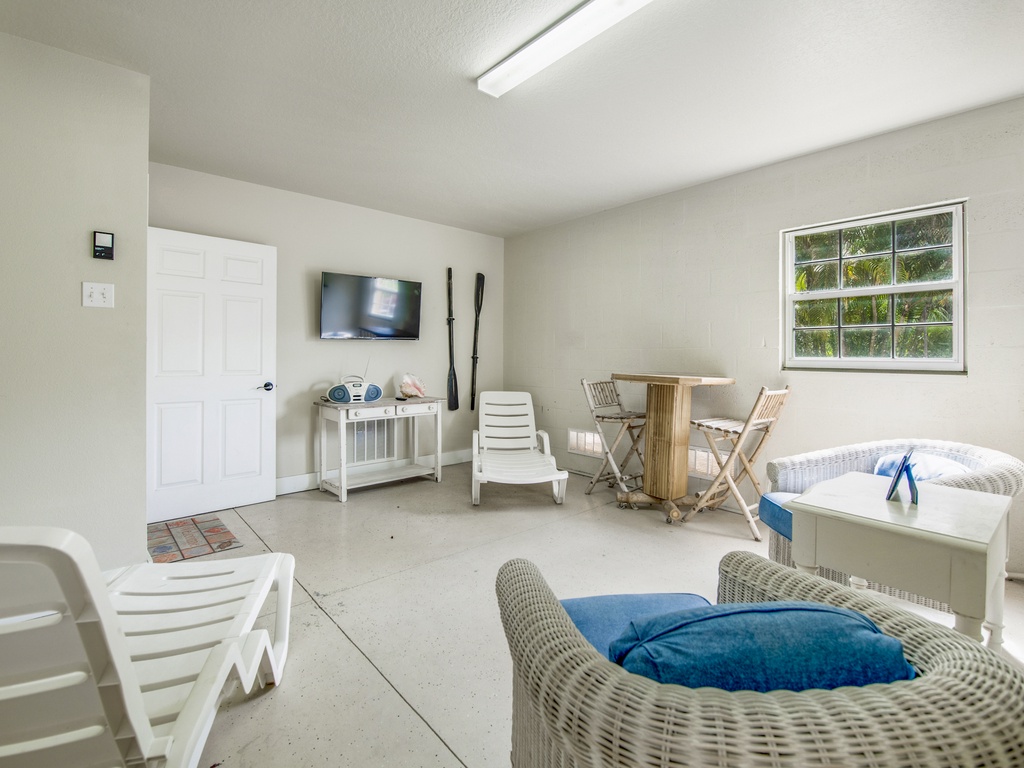 Reclining chairs and table / Additional Amenities