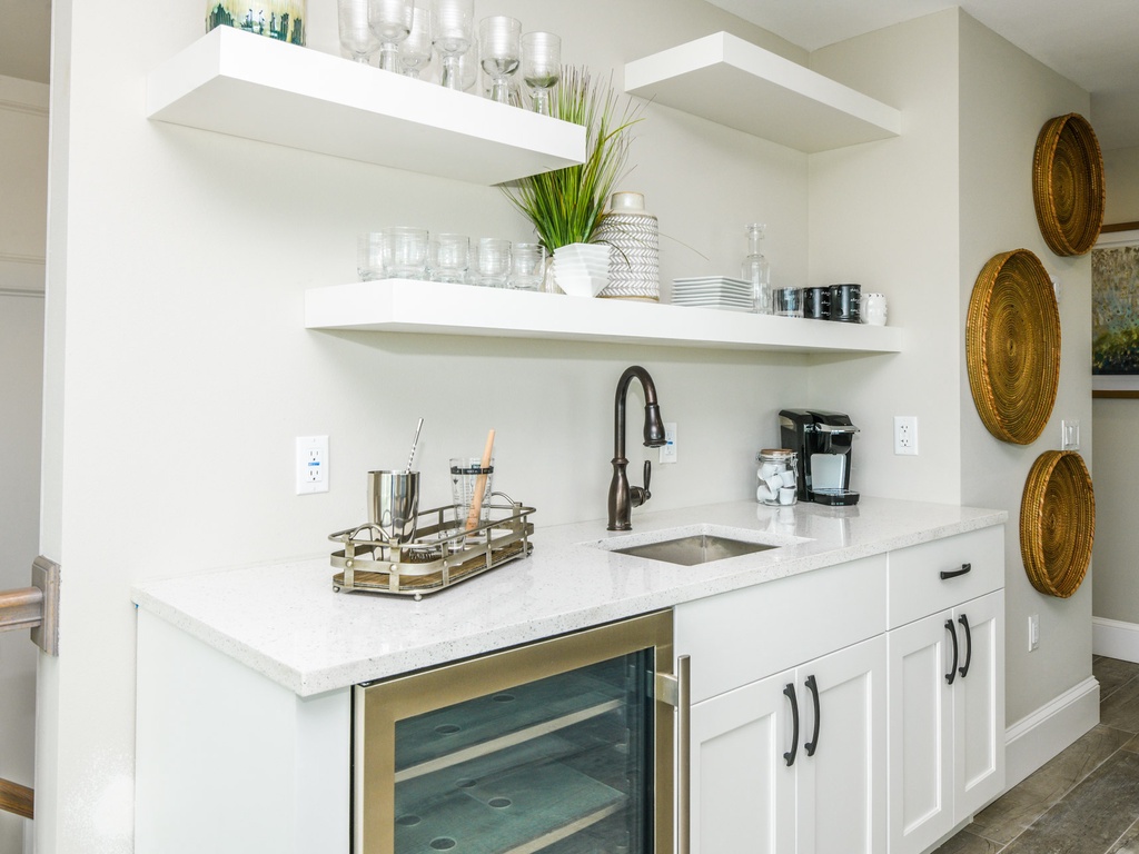 Wet Bar, Third Floor