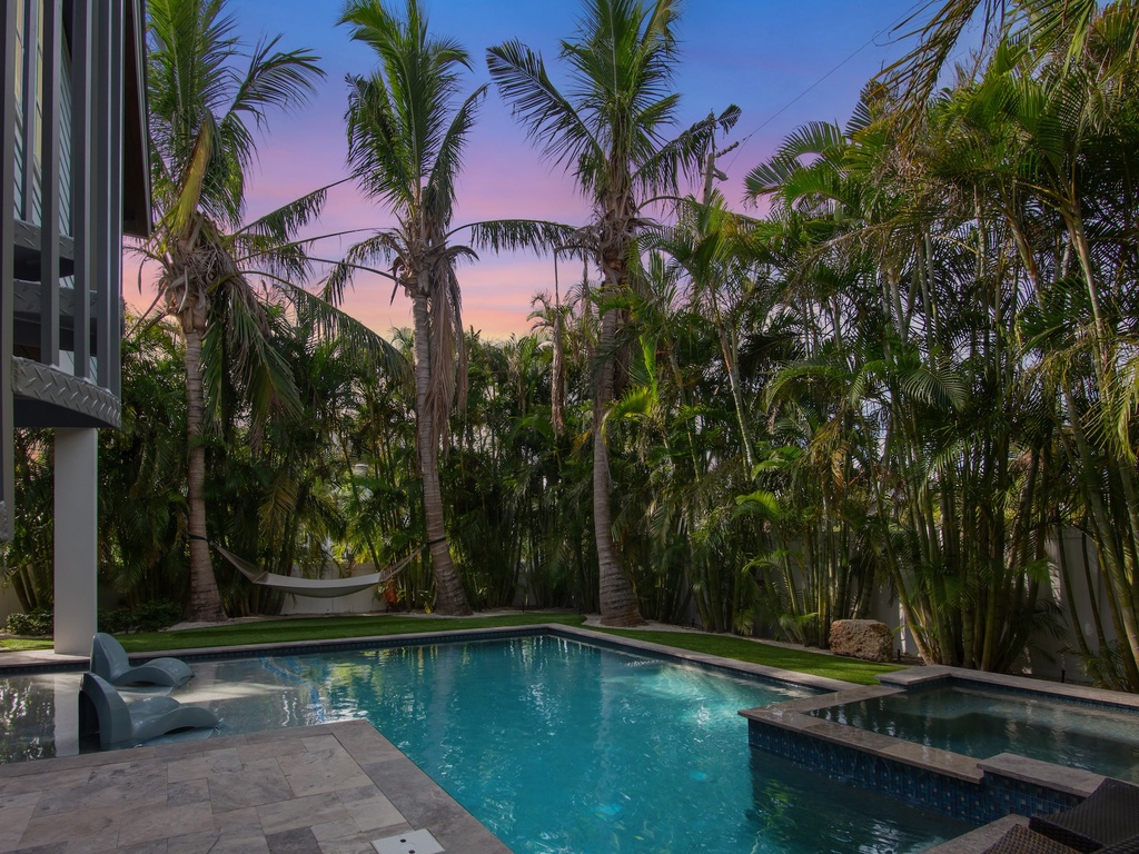 SeaLuxe by Anna Maria Island Accommodations