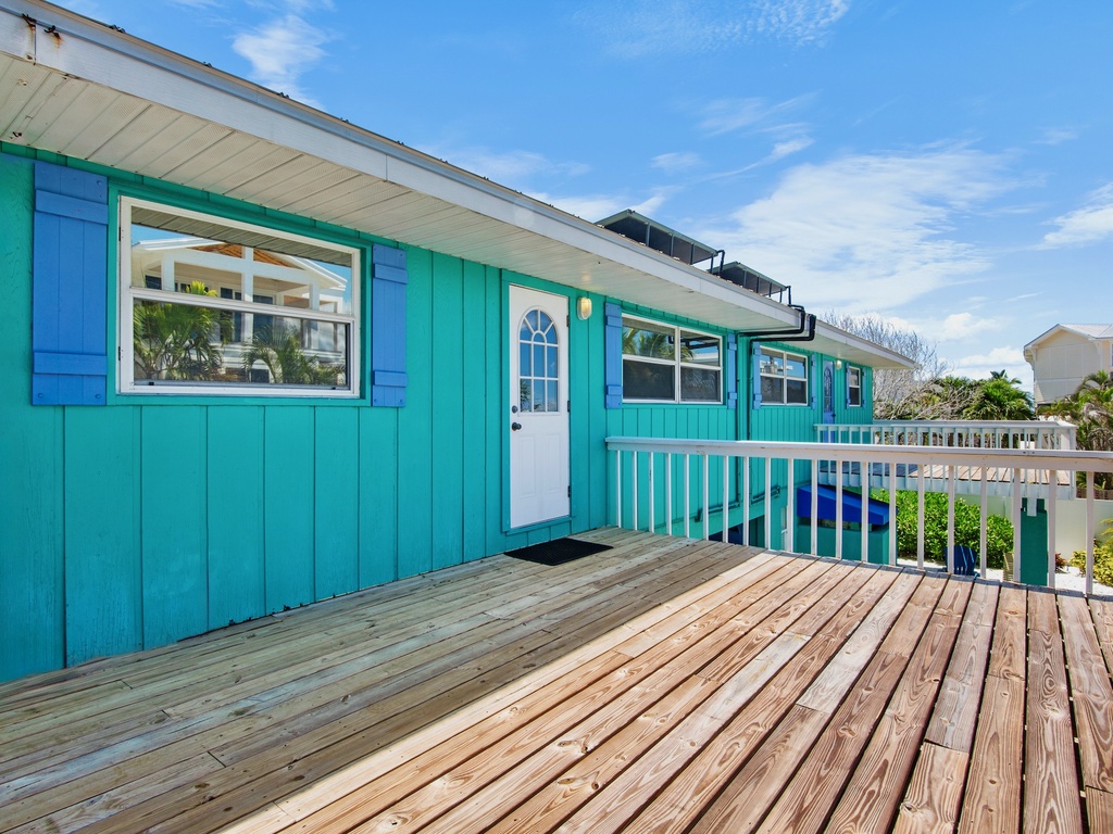 Deck with room to gather