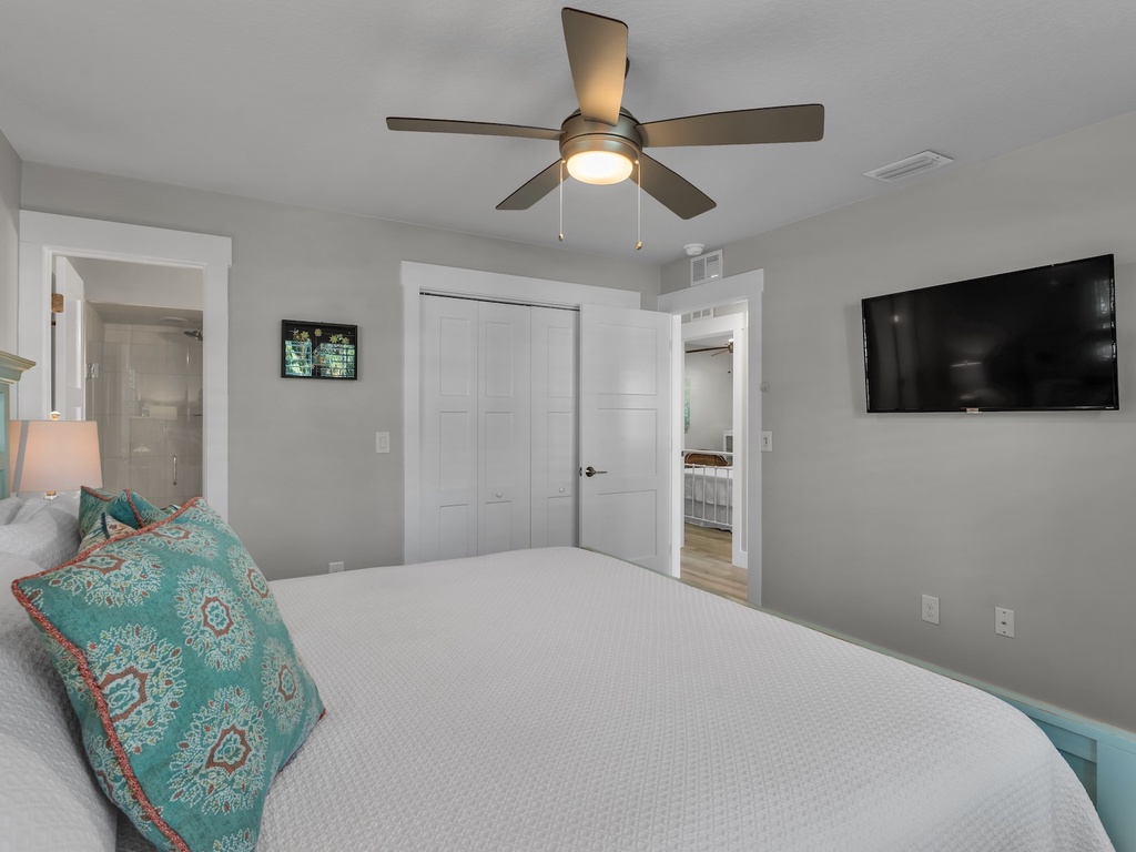 Primary Bedroom, King bed