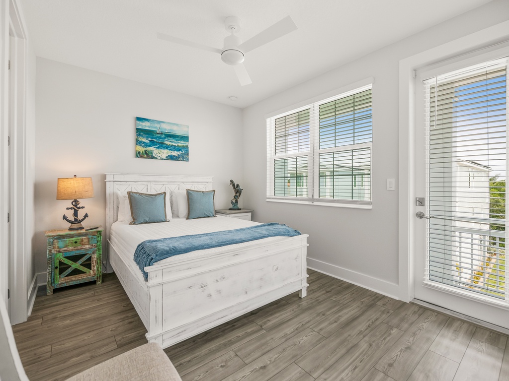 Second Bedroom, Queen