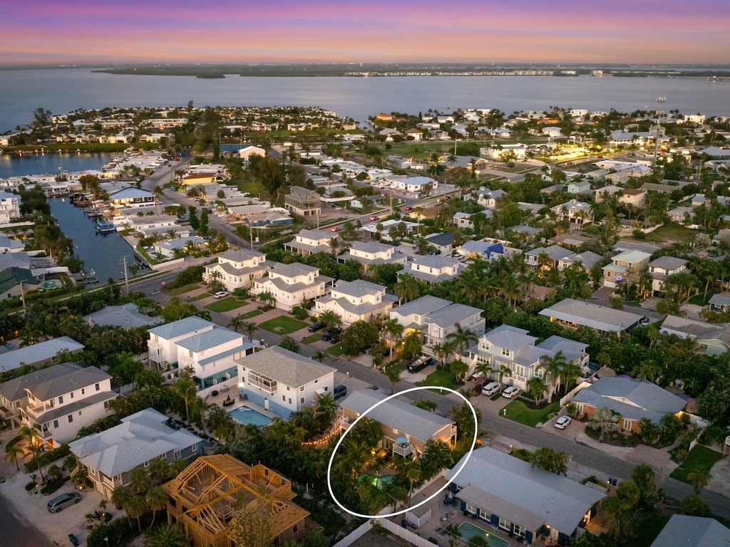 Pineapple Palms by Anna Maria Island Accommodations