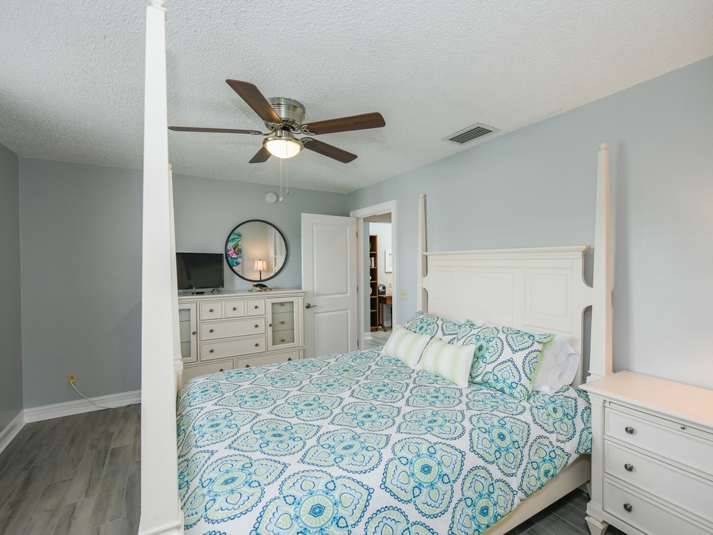 Primary Bedroom, Queen