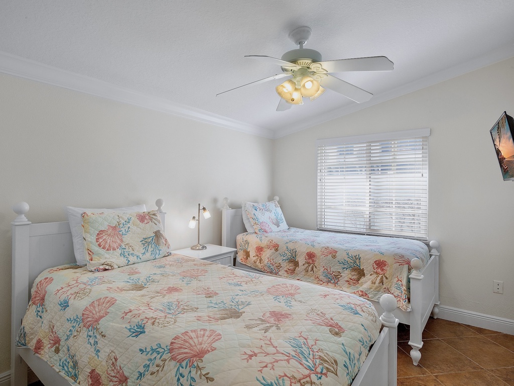 Third Bedroom, Two Twins