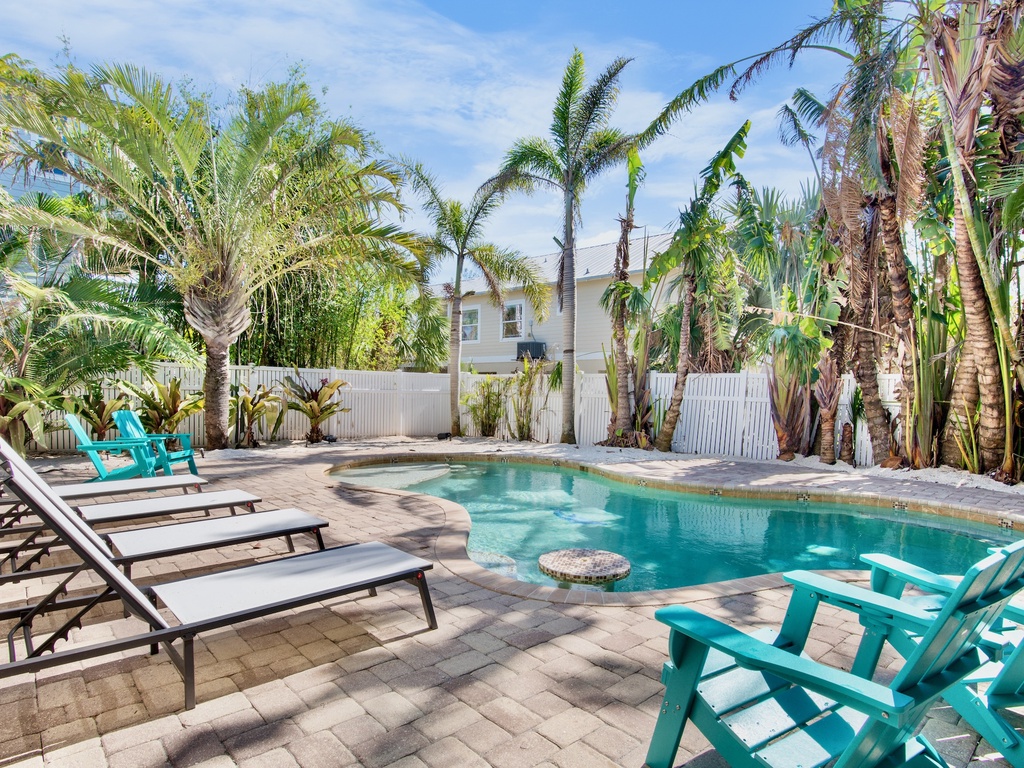 Swim Up Bar, Poolside Loungers