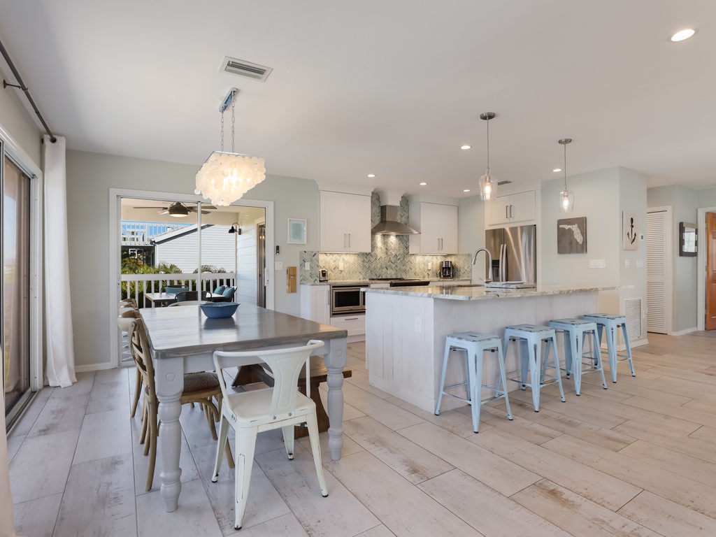 Dining Area - Kitchen