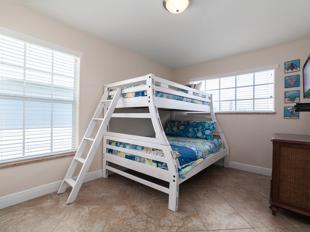 Third Bedroom, Twin/ Full Bunk