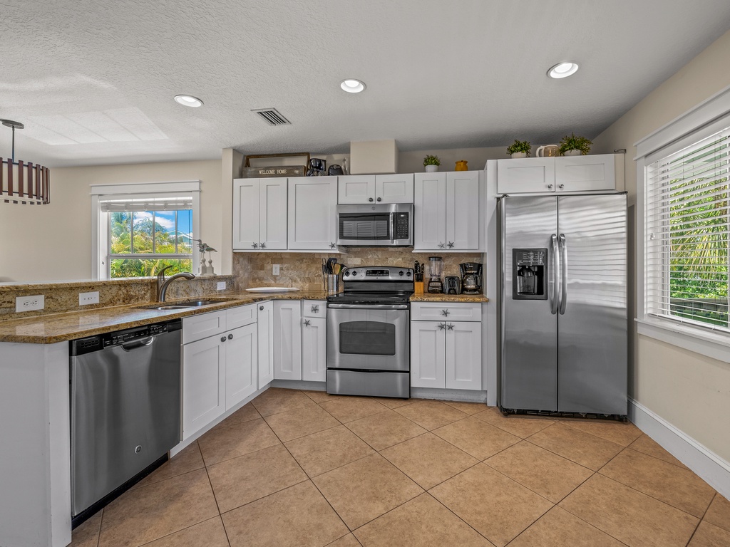Fully Equipped Modern Kitchen