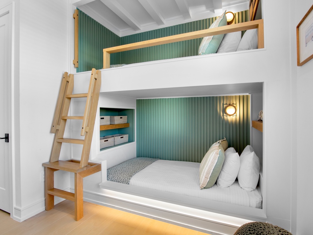 Sixth Bedroom, Twin over Twin bunk bed