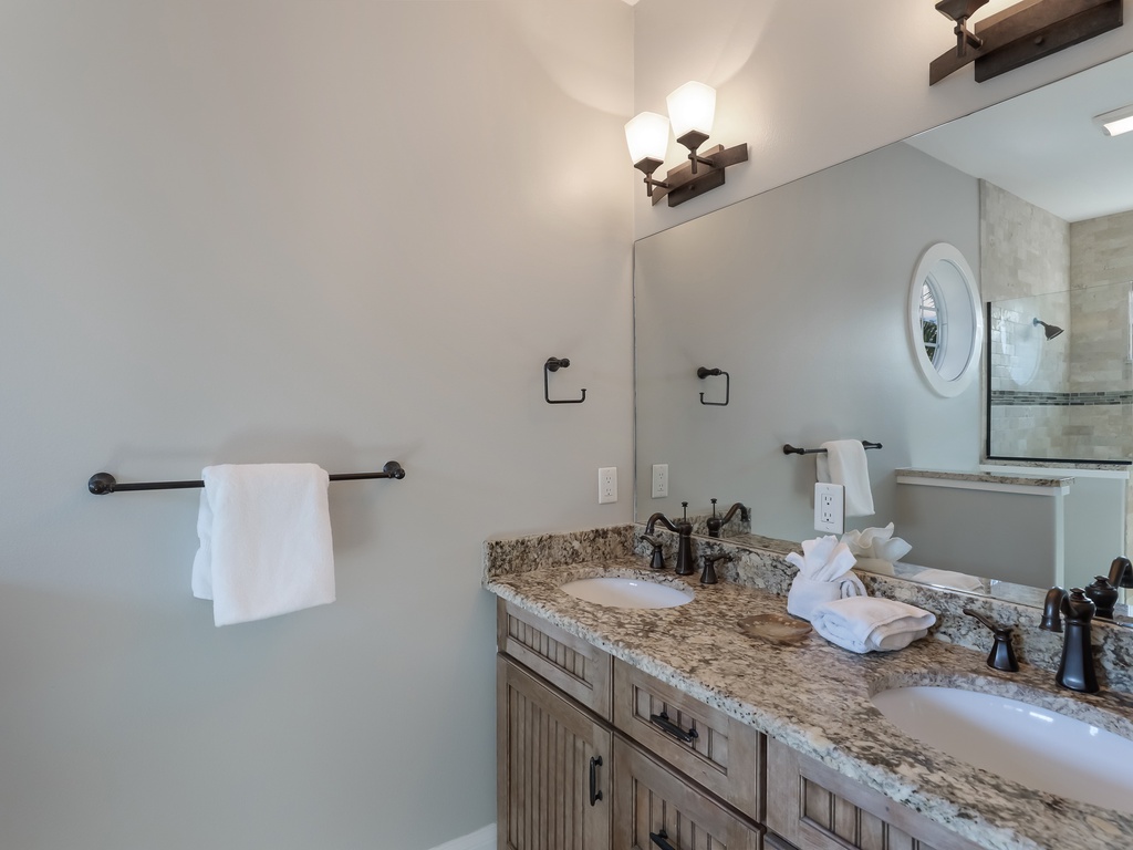 Third Bedroom (2nd Floor), Ensuite Bathroom