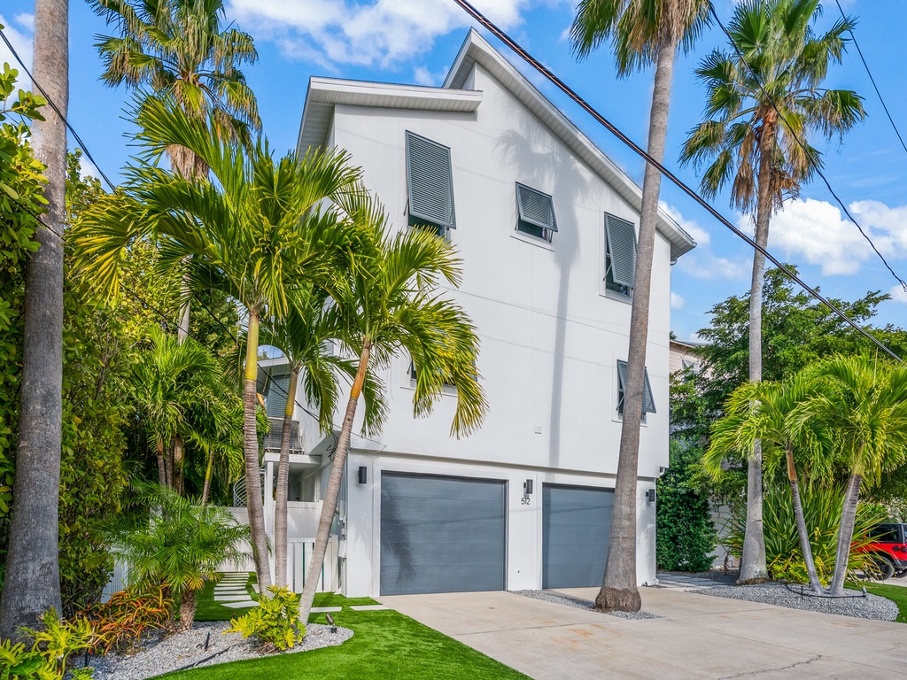 Front of the home with tropical vibe