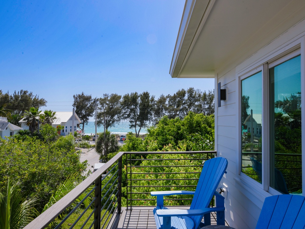 Balcony furnished for comfort