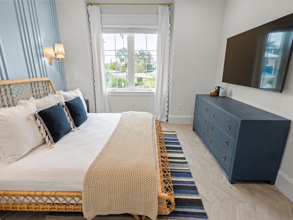 Second Bedroom, King