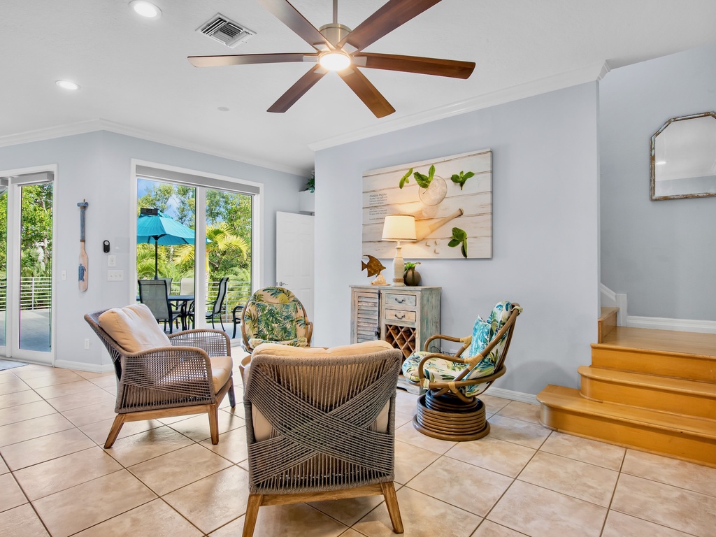 Second Living Area with Seating for Four