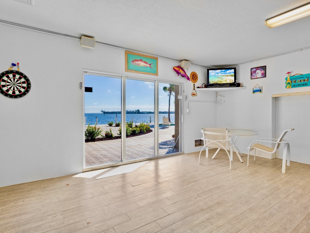 White Pelican House by Anna Maria Island Accommodations
