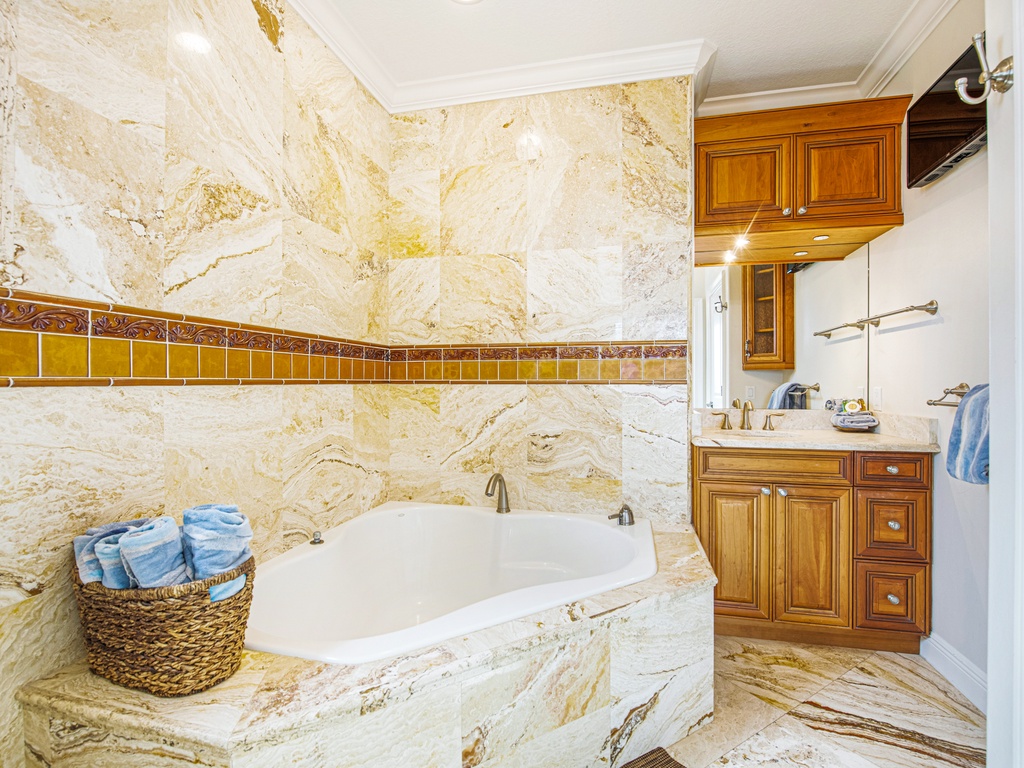 Primary Bathroom - Upper Level