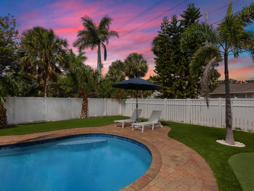 Private Pool with Sun Loungers