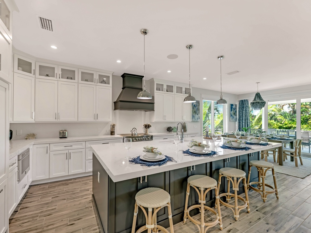 Breakfast Bar - Fully Equipped Kitchen