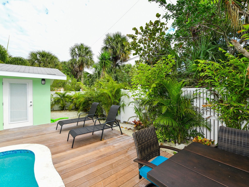 Poolside Loungers/Seating