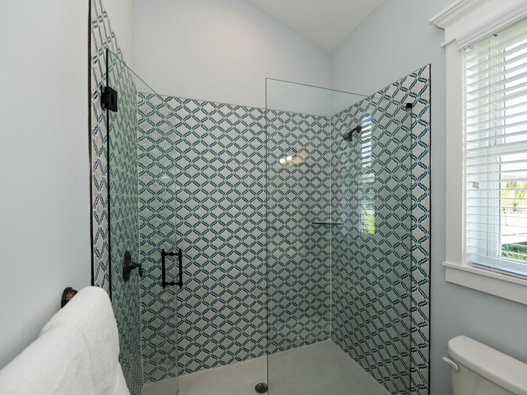 Fourth bedroom, Ensuite bathroom