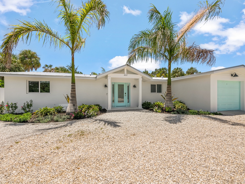 Serenity at Bay Palms - by AMI Locals