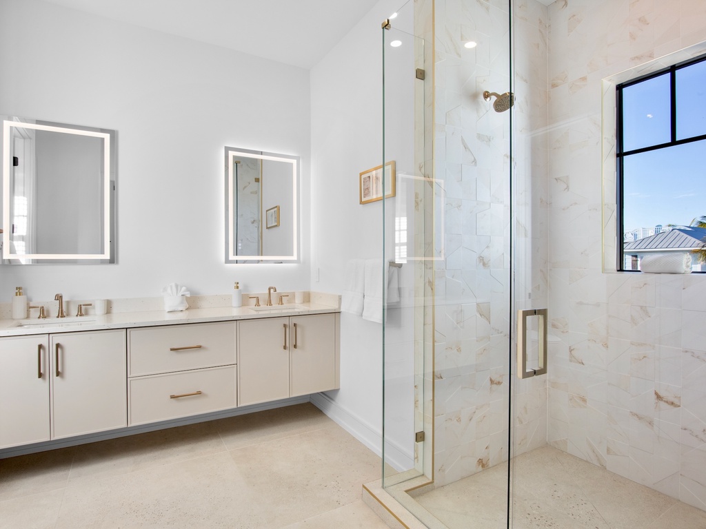 Fifth Bedroom, Ensuite Bathroom