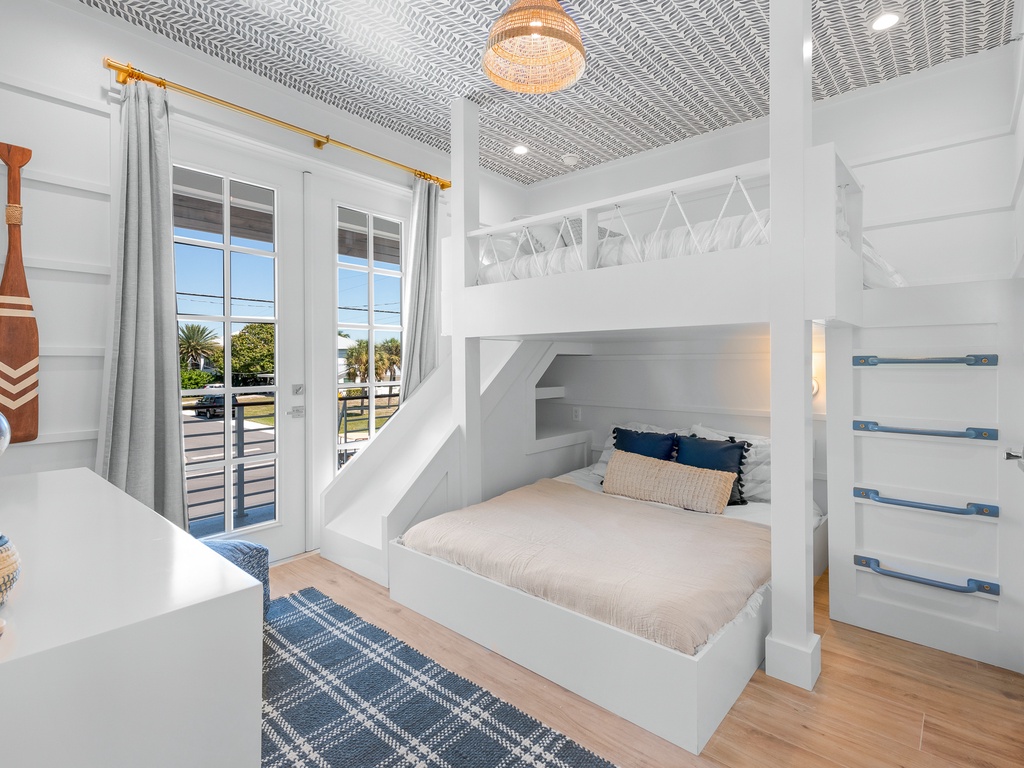 Fourth Bedroom - Full / Queen Bunk