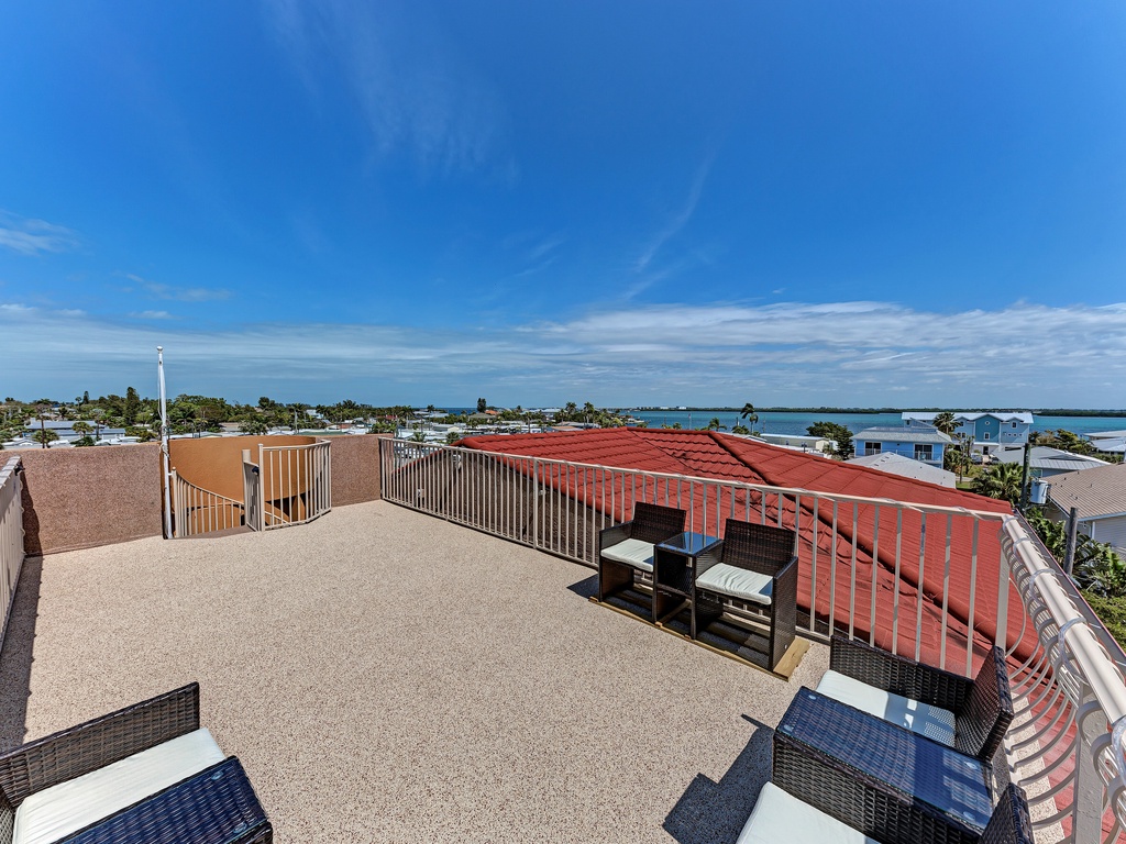 Roof Top Deck - Views of Bay