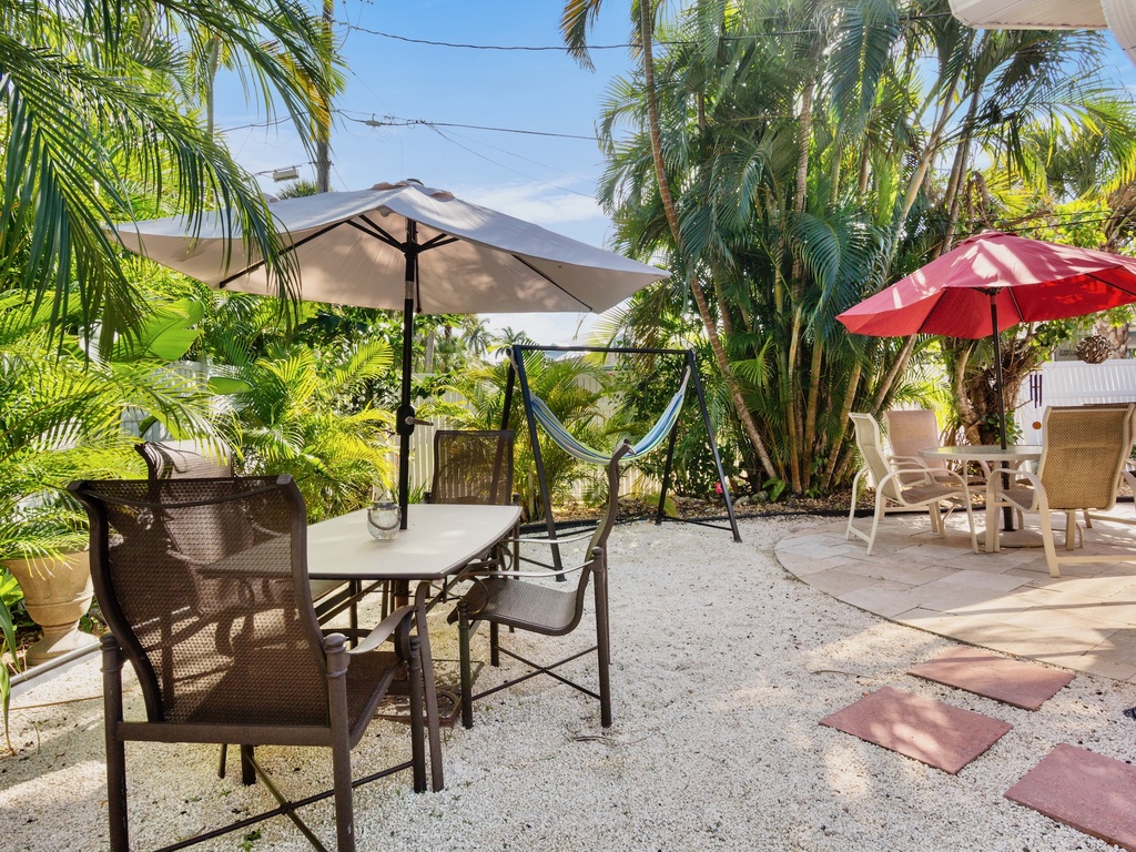 Outdoor shaded dining and hammock