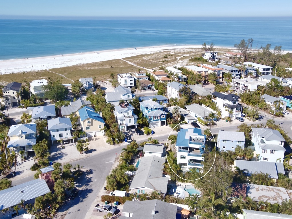 Only steps to the ocean