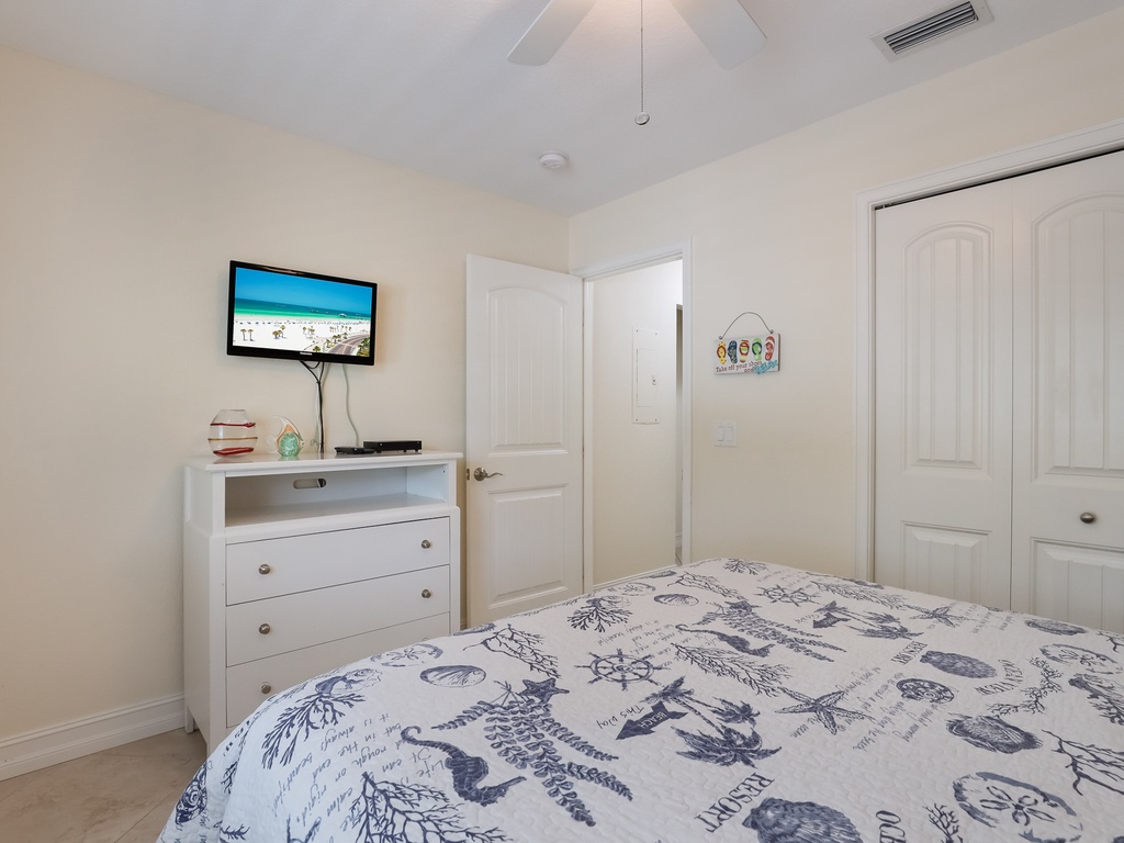 Second Bedroom - Queen