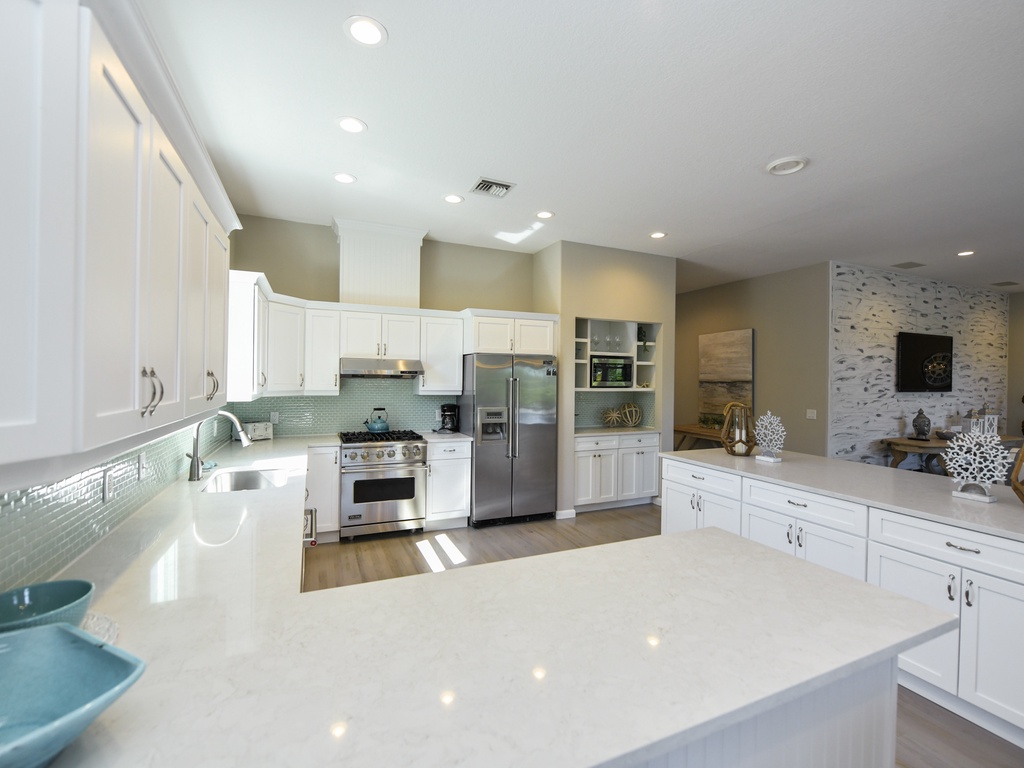 Spacious kitchen with appliances