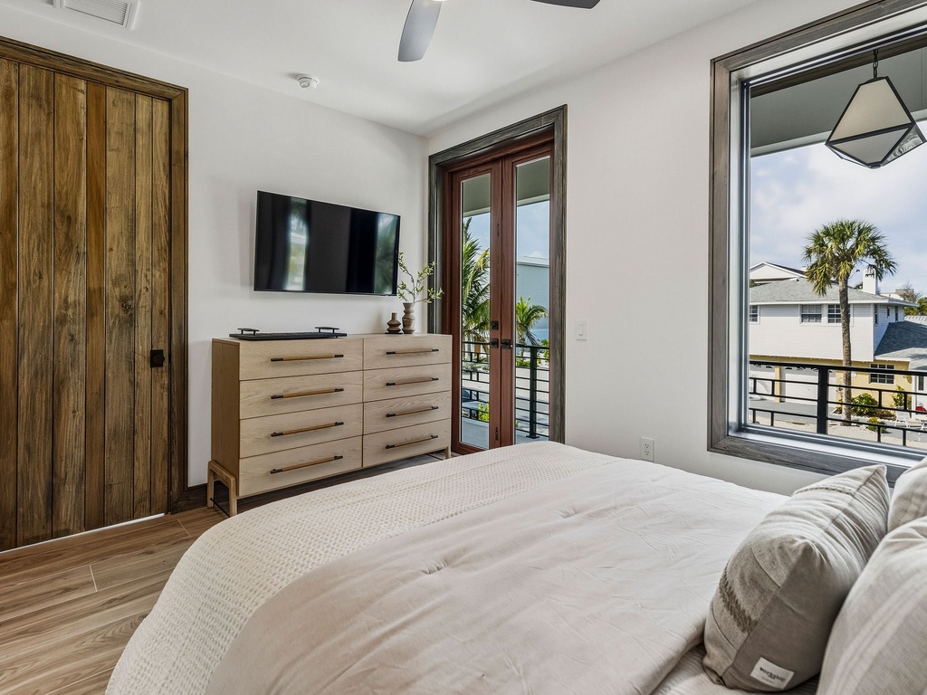 Primary Bedroom (3rd Floor), King bed