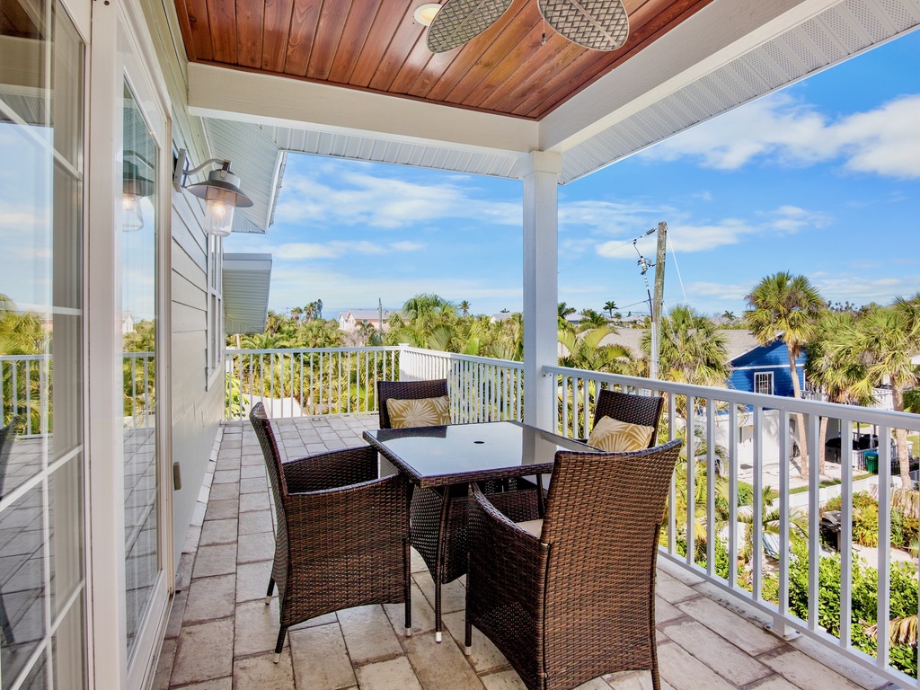 Balcony Dining with Views